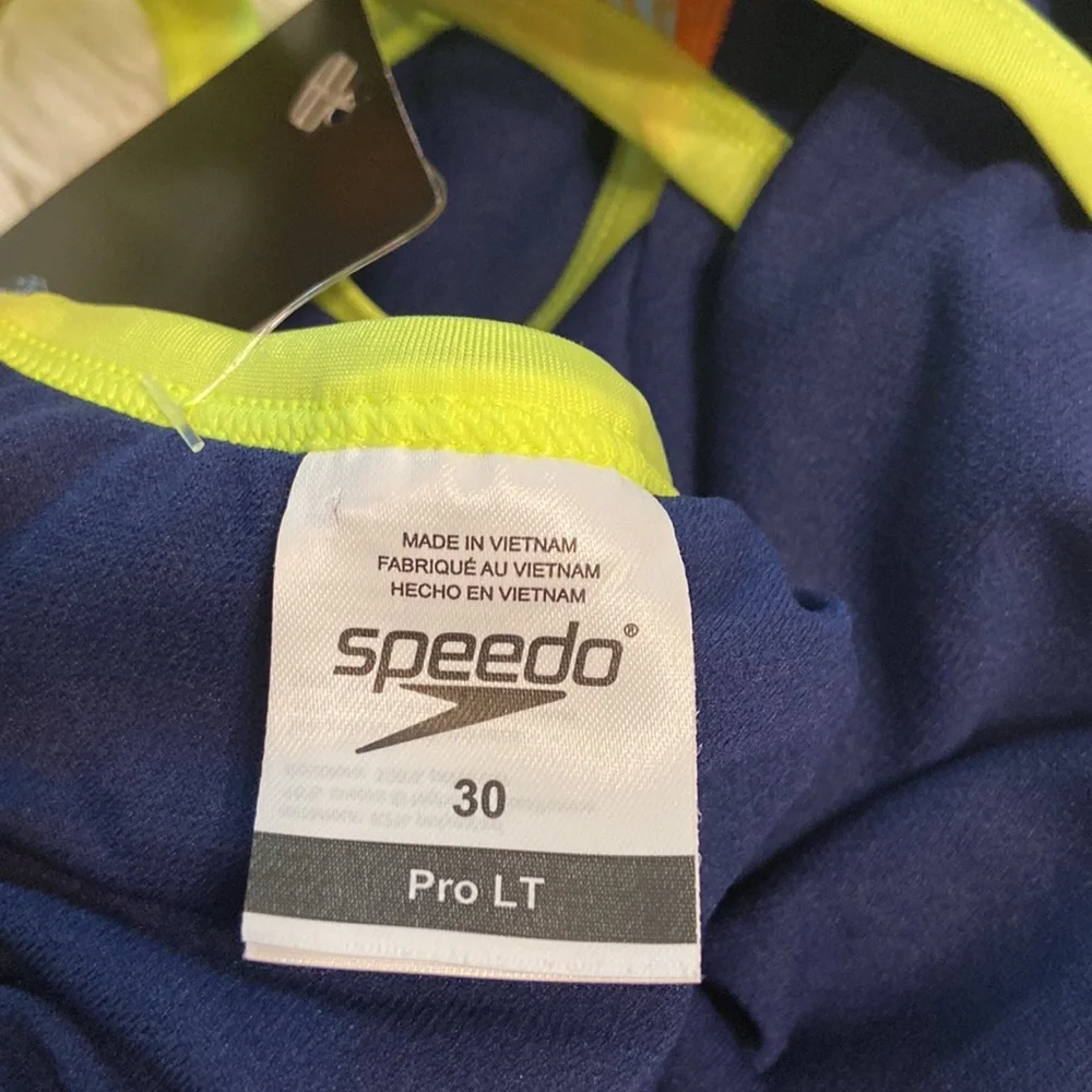 Speedo Swimsuit size 30 brand new with tags - Picture 5 of 8